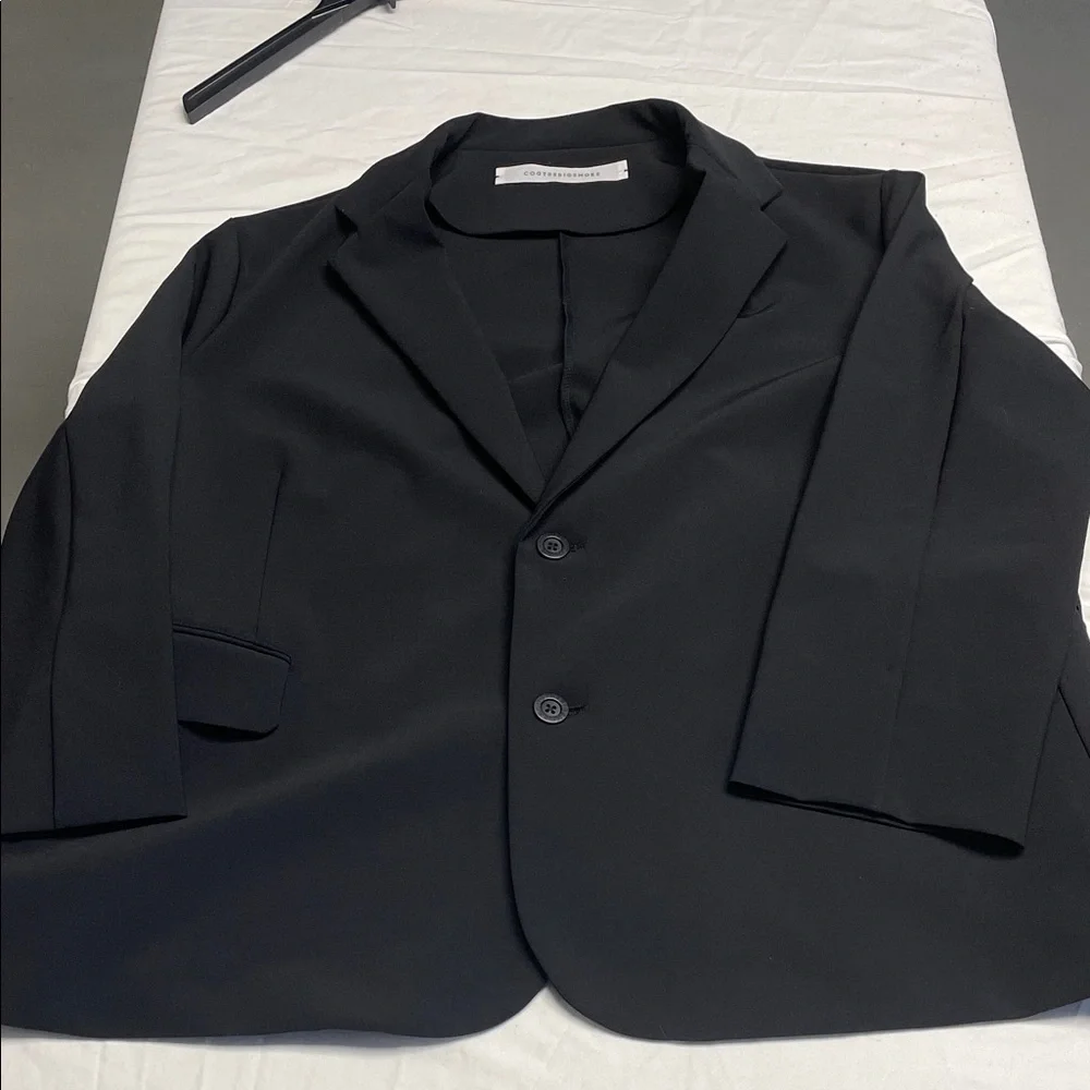 Elegant Black Blazer by COGTHEBIGSMOKE - Picture 1 of 2